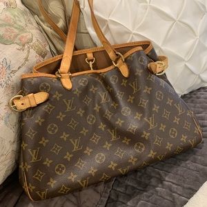 Louis Vuitton Batignolles tote shoulder bag.